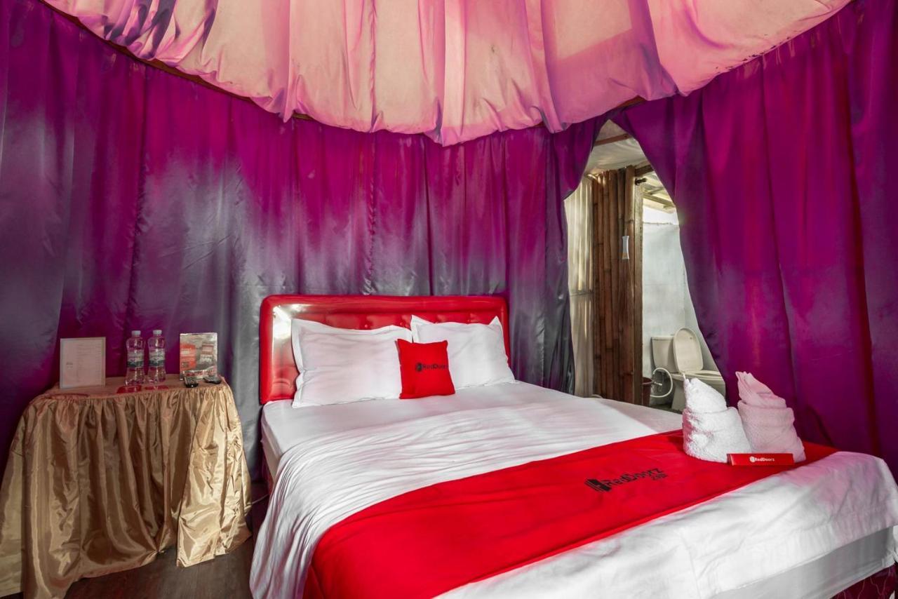 RedDoorz @ Apache Camp Hotel Batu  Buitenkant foto