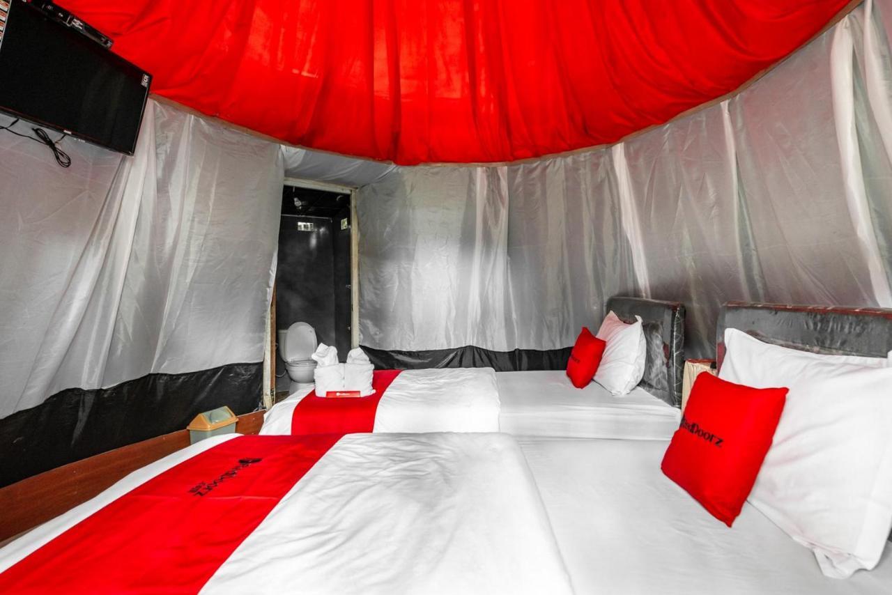 RedDoorz @ Apache Camp Hotel Batu  Buitenkant foto